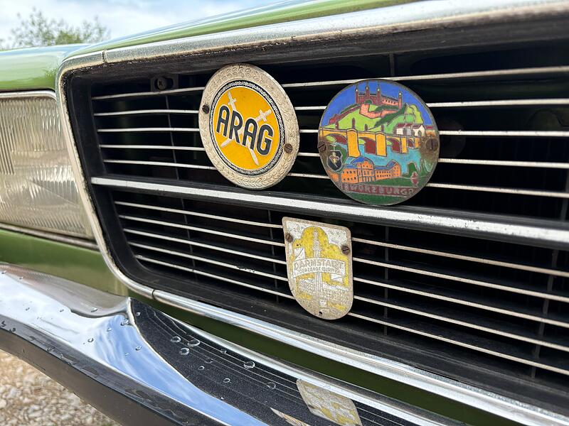 Der Kühlergrill des Opel Rekord vereint feine Linien mit Dynamik - eine Kunst, die man im heutigen Automobilbau wohl verlernt hat.Forchheim & Fränkische Schweiz Der Kühlergrill des Opel Rekord vereint feine Linien mit Dynamik - eine Kunst, die man im heutigen Automobilbau wohl verlernt hat.