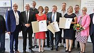 Drei Staatsmedaillen in Bronze gingen in den Landkreis Bamberg (v.l.): ALE-Projektleiterin Heike Pöllath, Amtsleiter Lothar Winkler, Landrat Johann Kalb, Projektleiter Oskar Deglmann, Preisträgerin Marion Link mit Ehemann, Preisträger Geo Gräbner,...