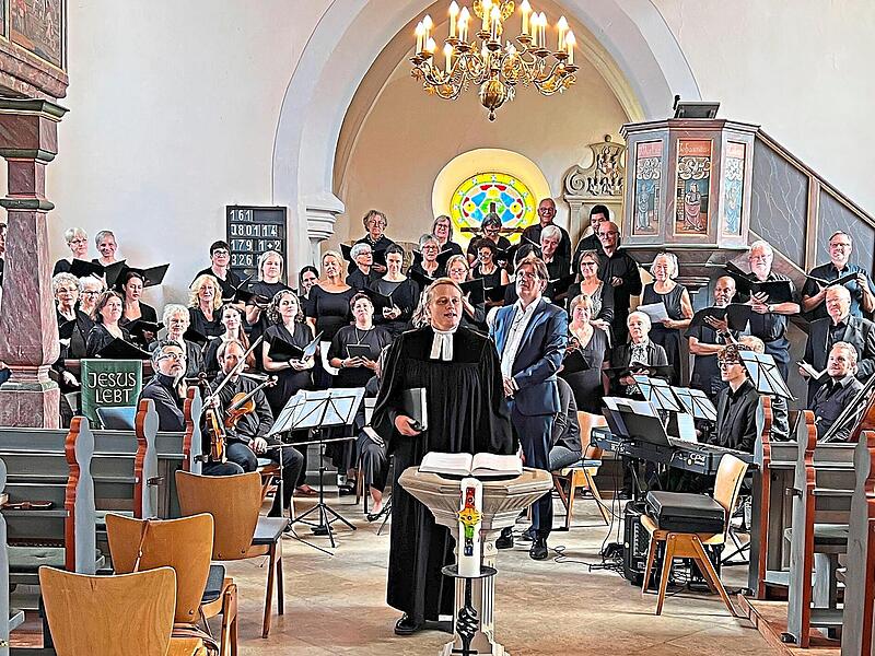 &bdquo;Oh fr&ouml;hliche Stunden, welch herrliche Zeit&ldquo;: Die Kantorei Ha&szlig;berge kam zu Besuch nach Memmelsdorf.Wolfgang Aull
