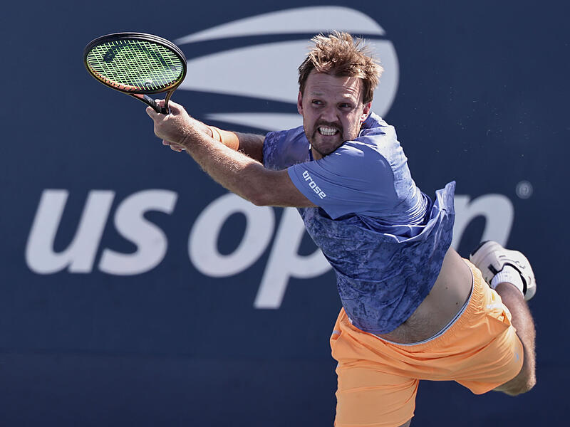 Kevin Krawietz darf weiter vom ersten Titel bei den US Open tr&auml;umen. An der Seite von Tim P&uuml;tz k&auml;mpfte sich der Coburger ins Halbfinale von New York.