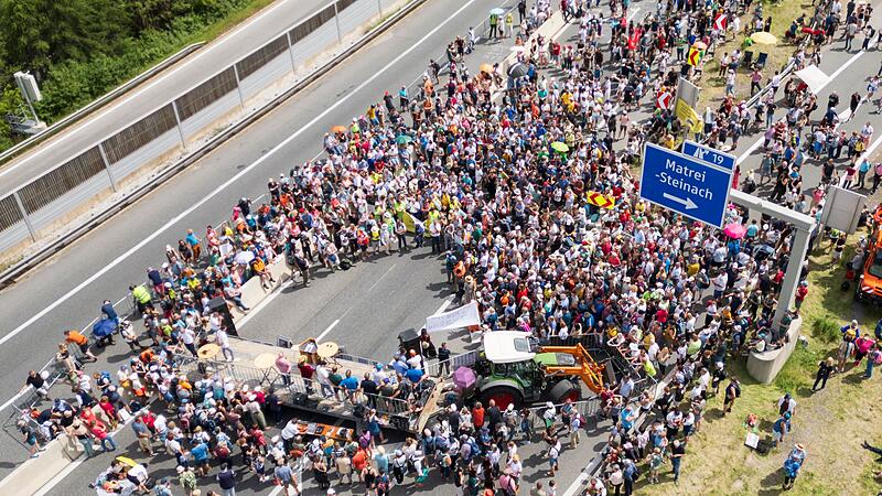 Demonstration und Totalsperre auf Brennerautobahn
