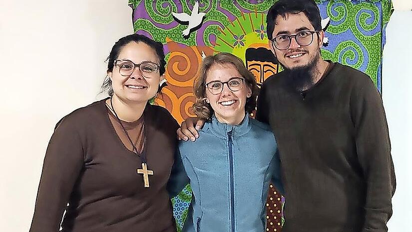 Sarah Schaller (Mitte) mit Gründer-Ehepaar Andrade. Sarah Schaller (Mitte) mit Gründer-Ehepaar Andrade.