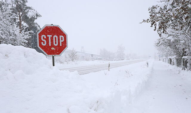 Über Nacht hüllte starker Schneefall den Landkreis Erlangen-Höchstadt in eine dicke, weiße Decke. Impressionen aus Baiersdorf.Schnee in Erlangen-Höchstadt: Bilder aus Baiersdorf Über Nacht hüllte starker Schneefall den Landkreis Erlangen-Höchstadt in eine dicke, weiße Decke. Impressionen aus Baiersdorf.Schnee in Erlangen-Höchstadt: Bilder aus Baiersdorf