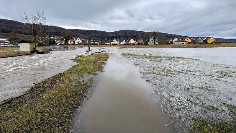 Schneeschmelze in der Fr&auml;nkischen Schweiz:  Die Wiesent in Ebermannstadt f&uuml;hrt Hochwasser.