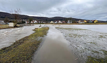 Schneeschmelze in der Fr&auml;nkischen Schweiz:  Die Wiesent in Ebermannstadt f&uuml;hrt Hochwasser.
