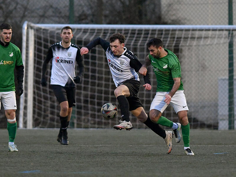 1.FC Sand am Main vs. TSV Forst, Sand am Main, SeeStadion Luca Fischer (links) und der FC Sand spielten unentschieden gegen den TSV Forst.