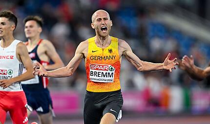 Florian Bremm jubelt im Ziel &uuml;ber Silber.