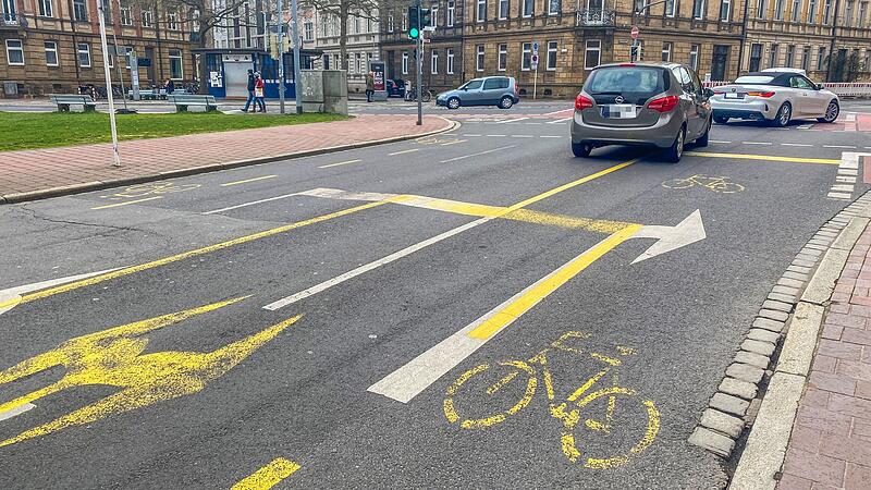 Markierungen am Markusplatz