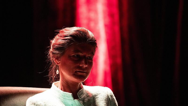 Sie ist eines der prominentesten Gesichter der Partei, soll aber nun – wenn es nach dem Vorstand geht – gehen: Sahra Wagenknecht. Hintergrund des Dauerstreits ist, dass die frühere Fraktionschefin seit längerem darüber nachdenkt, eine eigene Parte... Sie ist eines der prominentesten Gesichter der Partei, soll aber nun – wenn es nach dem Vorstand geht – gehen: Sahra Wagenknecht. Hintergrund des Dauerstreits ist, dass die frühere Fraktionschefin seit längerem darüber nachdenkt, eine eigene Parte...