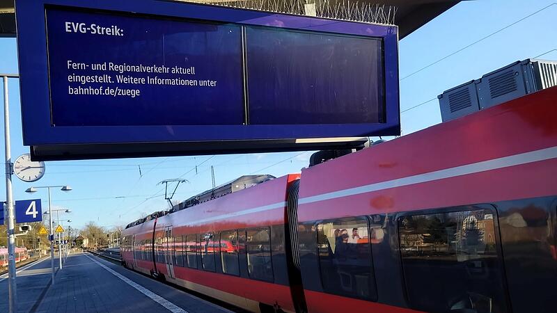 Stillstand am Coburger Bahnhof: leere Bahnsteige, Z&uuml;ge ohne Lokf&uuml;hrer und Fahrg&auml;ste.