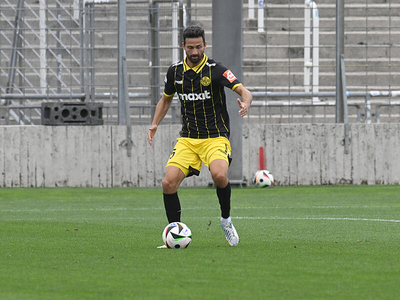 Sport Fußball Saison 2025 / 2026 Regionalliga Bayern  05. Spieltag am Samstag  23.08.2025 Spielort München Städt. Stadion an der Grünwalder Straße Spielbeginn 14.00 h  FC Bayern München II gegen SpVgg Bayreuth Halbzeitergebnis  0:1 Endstand 2:2 Edwi