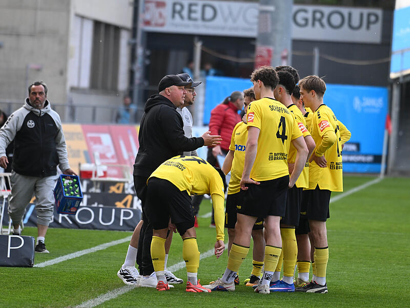 Sport Fu&szlig;ball Saison 2025 / 2026 Regionalliga Bayern 30. Spieltag  Dienstag 21.04.2026  Spielort AKON ARENA, Platz 1 | Mittlerer Dallenbergweg 49 | 97082 W&uuml;rzburg Spielbeginn 18.30 h FC W&uuml;rzburger Kickers gegen  SpVgg  Bayreuth  Halbzeitergebnis  0:1 L