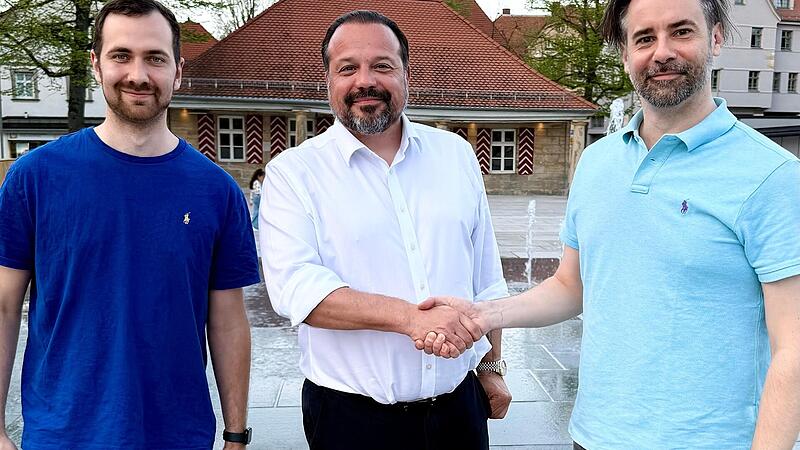 Die FDP Forchheim nominiert Tino Reichard (Mitte) zum Oberbürgermeisterkandidaten.Forchheim & Fränkische Schweiz Die FDP Forchheim nominiert Tino Reichard (Mitte) zum Oberbürgermeisterkandidaten.Forchheim & Fränkische Schweiz