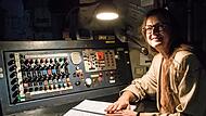 Schalter, Lämpchen und Mikrophone: Kerstin Mertl am Inspizientenpult des Landestheaters. Schalter, Lämpchen und Mikrophone: Kerstin Mertl am Inspizientenpult des Landestheaters.