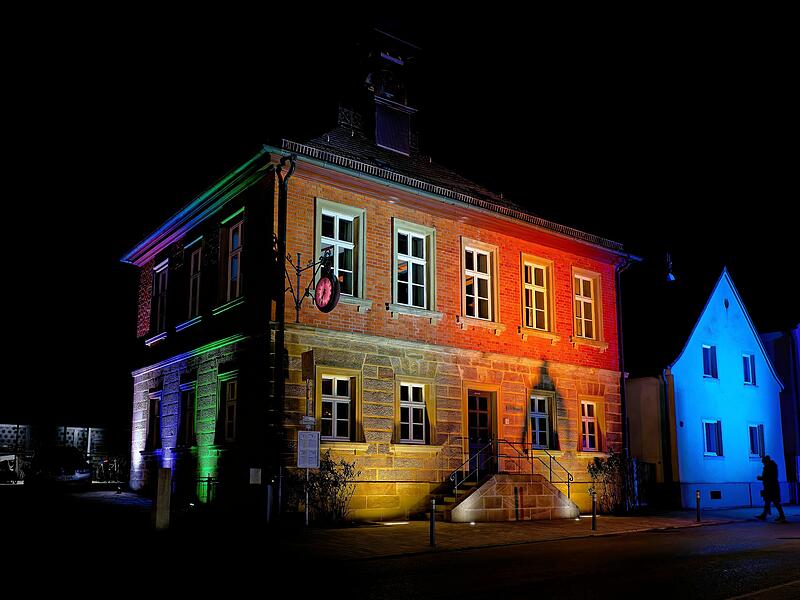 Gundelsheim hat H&auml;user und Stra&szlig;en durch besondere Beleuchtung in Szene gesetzt.