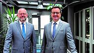 Frank Kaiser (links) und Markus Schappert haben die Bilanz der VR-Bank Oberfranken Mitte vorgestellt.