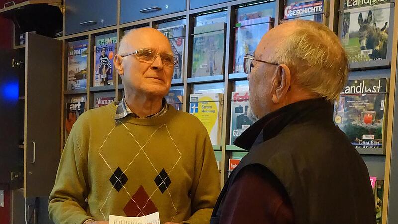 Reinhold Glas nach der Buchvorstellung im Gespräch.Forchheim & Fränkische Schweiz Reinhold Glas nach der Buchvorstellung im Gespräch.Forchheim & Fränkische Schweiz