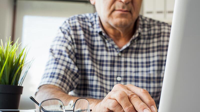 Mit Hilfe eines Modellprojekts soll Senioren über 60 Jahren der Zugang zur digitalen Welt erleichtert werden. Mit Hilfe eines Modellprojekts soll Senioren über 60 Jahren der Zugang zur digitalen Welt erleichtert werden.