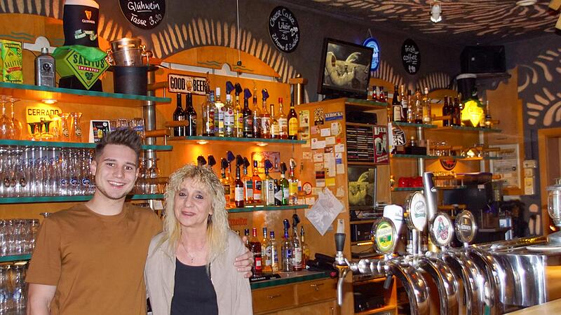 Marc Klenk und seine Mama Daniela Betz f&uuml;hren seit Mitte Januar die &bdquo;Musikkneipe&ldquo; im Eltmanner Industriegebiet.