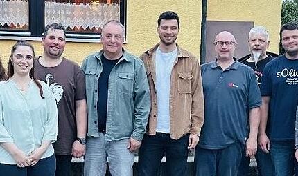 Neuwahlen bei der Rentweinsdorfer Unabh&auml;ngigen Liste (RUL). Dank galt Willi Andres (vorne rechts), der sich seit &uuml;ber 60 Jahren ehrenamtlich kirchlich und politisch f&uuml;r Rentweinsdorf und seine Ortsteile engagiert.