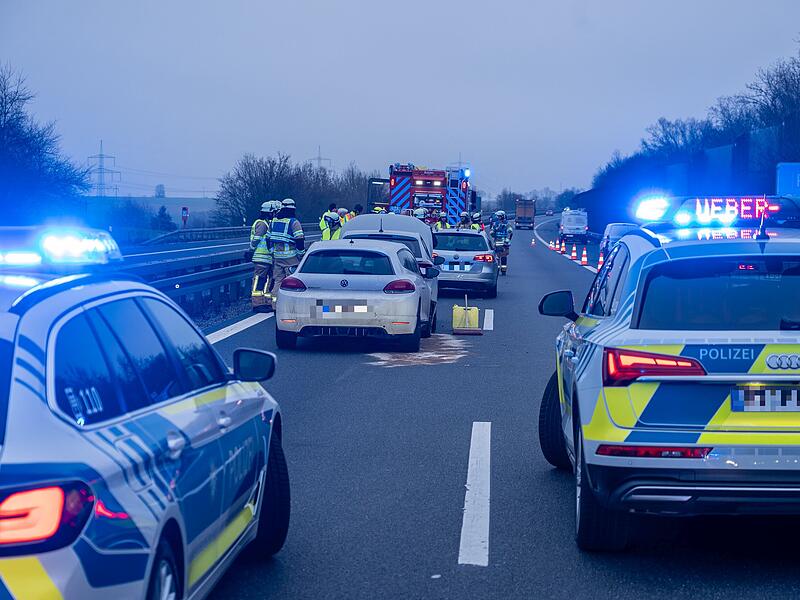 Unfallkette auf der Autobahn: Medizinischer Notfall l&ouml;st mehrere Auffahrunf&auml;lle aus