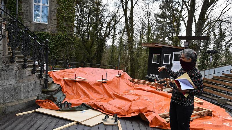 Theaterleiterin Anne Maar auf der Freilichtbühne.. Sie wird zurzeit für mögliche Aufführungen vorbereitet.