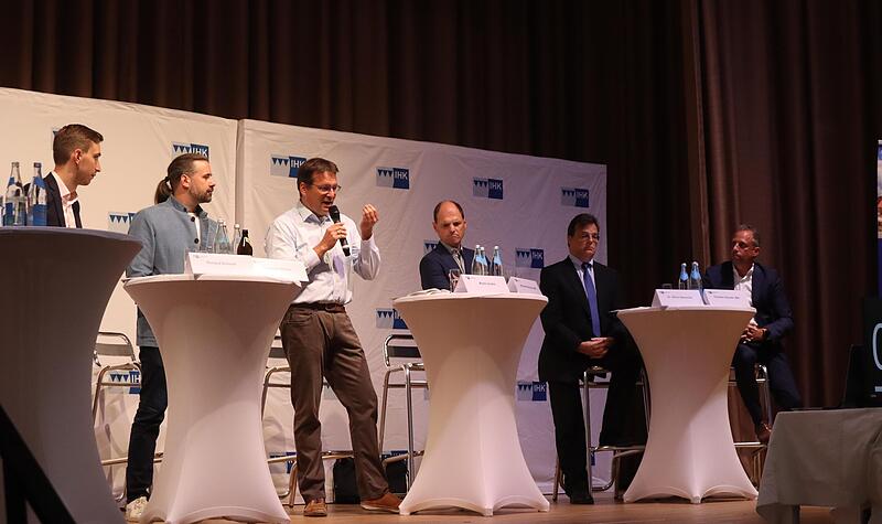 Die Direktkandidaten stellten ihre Positionen vor, Unterschiede wurden deutlich.Forchheim & Fränkische Schweiz Die Direktkandidaten stellten ihre Positionen vor, Unterschiede wurden deutlich.Forchheim & Fränkische Schweiz