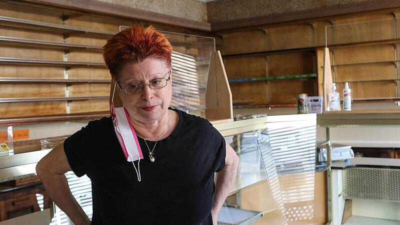 Theresia Wölker vor den leeren Regalen in ihrer Bäckerei.Forchheim & Fränkische Schweiz