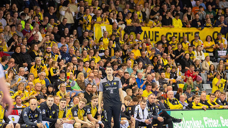 HSC 2000 Coburg - HBW Balingen-Weilstetten Die Unterstützung, wenn auch nicht ganz so zahlreich wie hier im Pokal gegen Balingen, wird Anel Mahmutefendic und seinem Team auch am Freitagabend gewiss sein.
