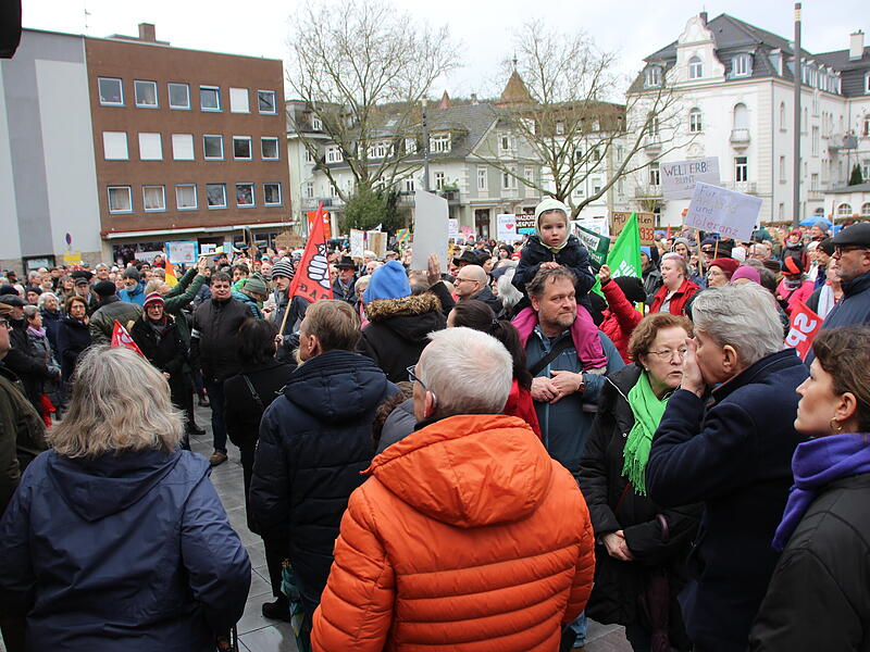 Demokratie Demo "Nie wieder ist jetzt in Bad KissingenDemokratie Demo "Nie wieder ist Jetzt" in Bad Kissingen