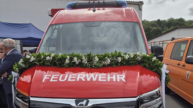 Die Heiligenstadter Feuerwehr freut sich über ein neues Mehrzweckfahrzeug.Christopher Street Day 2025 in Bamberg