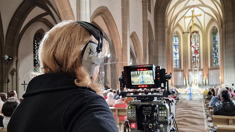 Die Kamerafrau hat alles im Blick. Die Kamerafrau hat alles im Blick.
