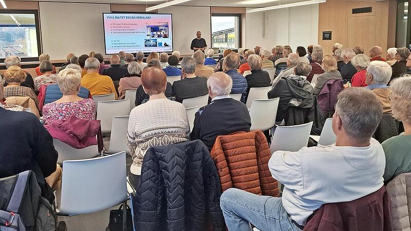 Das Referat über den digitalen Nachlass in der Vortragsreihe des Seniorenbeirats der Stadt Bad Kissingen haben fast 100 Interessierte verfolgt. Das Referat über den digitalen Nachlass in der Vortragsreihe des Seniorenbeirats der Stadt Bad Kissingen haben fast 100 Interessierte verfolgt.