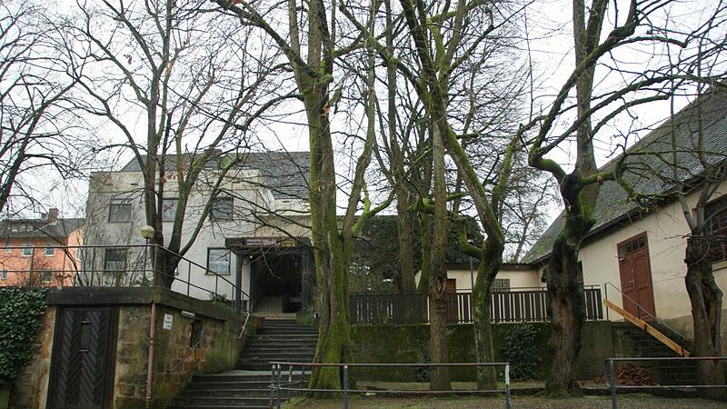 Blick auf das Areal der ehemaligen Brauerei Winkler in Melkendorf: Hier investiert die Gemeinde Litzendorf allein 2025 in den Umbau und die Sanierung rund 3,5 Millionen Euro. Der Beginn der Bauma&szlig;nahmen steht unmittelbar bevor.