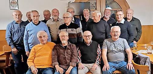 Wollen sich auch in den nächsten zehn Jahren regelmäßig treffen: Ehemalige Mitarbeiter der „National Machinery“.