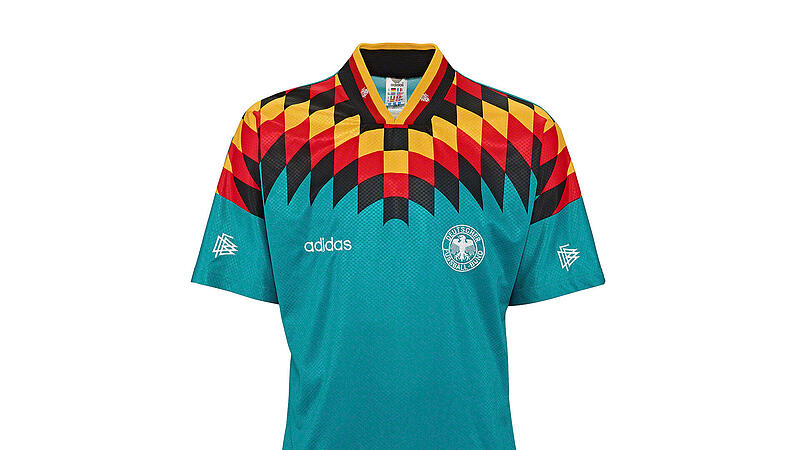 Wie das Heimtrikot, nur mit gr&uuml;n als Grundton: Das DFB-Ausw&auml;rtstrikot bei der WM 1994.