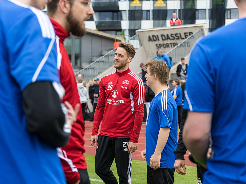 1. FC N&uuml;rnberg bolzt mit dem Special-Olympics-Team Deutschland in Herzogenaurach 2023