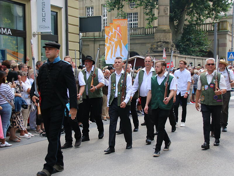 Sch&uuml;tzenverein Bad Kissingen mit den k&ouml;niglich privilegierte Freihandsch&uuml;tzen 1458 Bad KissingenDas war der Rakoczy-Festzug 2024 in Bildern