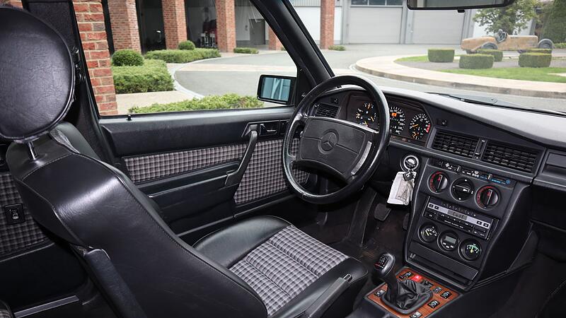 Cockpit im Mercedes 190 E Evo II