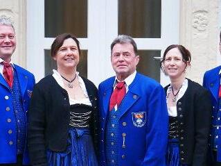 Der neue Vorstand ernannte gleich ein Ehrenmitglied: Rainer Memmel, Claudia Wachsmann, Ehrenmitglied Arno Holzheimer, Sabine Winter und Michael Holzheimer.