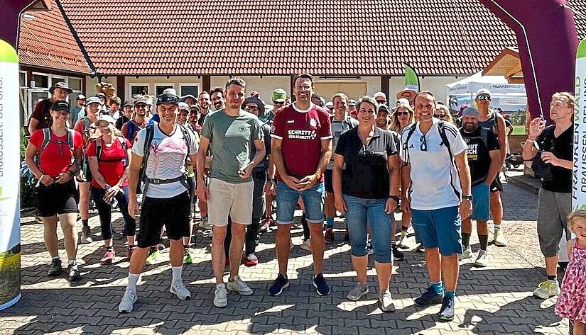 Beim Start der Wanderer, für die drei Strecken zur Wahl standen.Frankenwald-Tourismus Beim Start der Wanderer, für die drei Strecken zur Wahl standen.Frankenwald-Tourismus