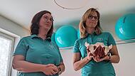 Katrin Zellmann (links) und Nancy Krispin-Cuno haben sich in ihrer Praxis auf Beckenbodentherapie spezialisiert.
