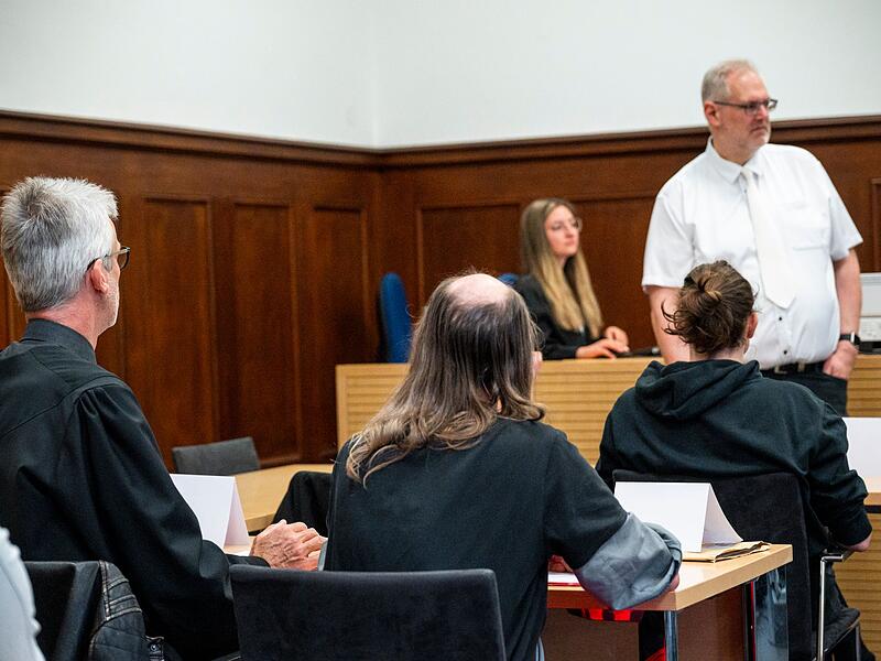 Protest auf Hof - Felßner spricht von «Terroristen» Protest auf Hof - Felßner spricht von «Terroristen»