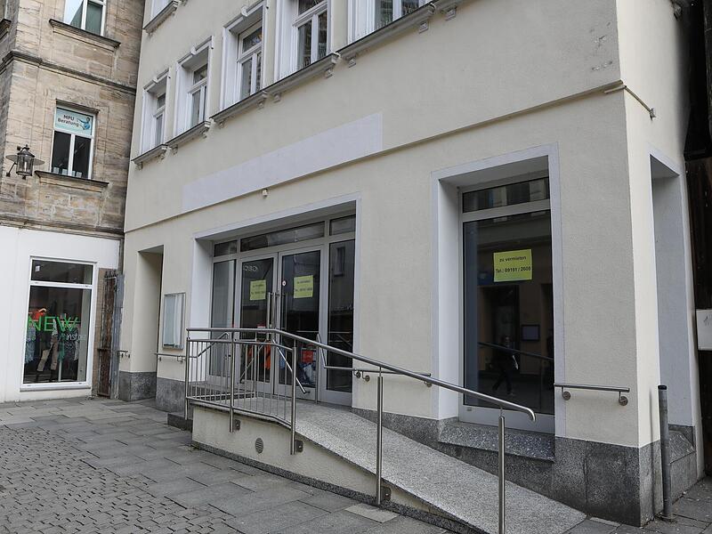 Allein 260 Quadratmeter Ladenfläche: Bisher hat sich noch kein Nachmieter für die Hauptstraße 35 finden lassen.Leerstände in Forchheim: Das tut sich in der Innenstadt Allein 260 Quadratmeter Ladenfläche: Bisher hat sich noch kein Nachmieter für die Hauptstraße 35 finden lassen.