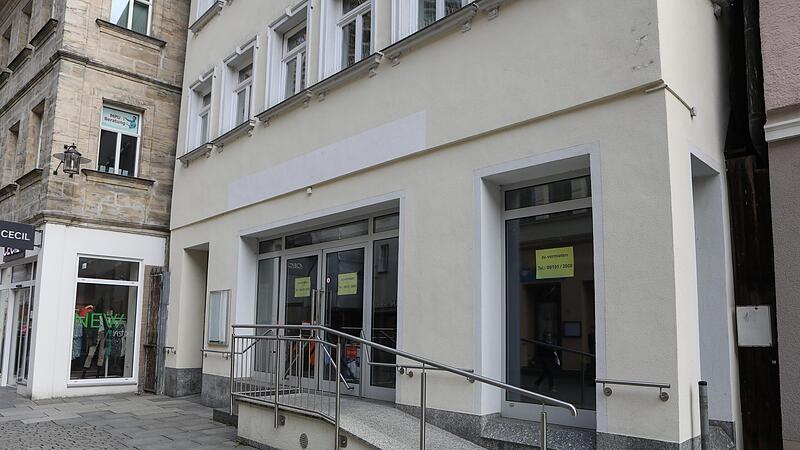Allein 260 Quadratmeter Ladenfläche: Bisher hat sich noch kein Nachmieter für die Hauptstraße 35 finden lassen.Leerstände in Forchheim: Das tut sich in der Innenstadt Allein 260 Quadratmeter Ladenfläche: Bisher hat sich noch kein Nachmieter für die Hauptstraße 35 finden lassen.
