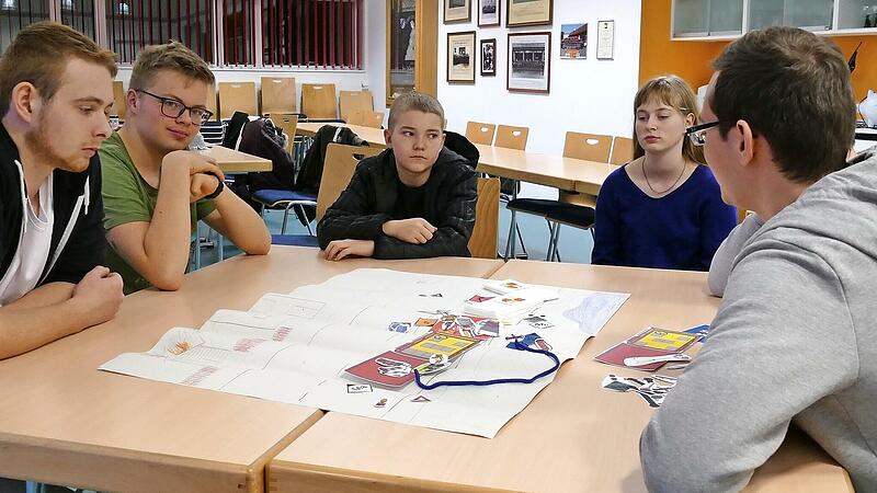 Beim Planspiel Einsatztaktik ist strategisches Denken gefragt. Beim Planspiel Einsatztaktik ist strategisches Denken gefragt.