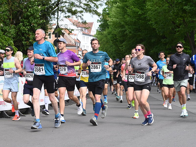 Weltkulturerbelauf 2025: Rund 3700 Athletinnen und Athleten nahmen de Halbmarathon, den Sparkassen-Lauf, in Angriff.