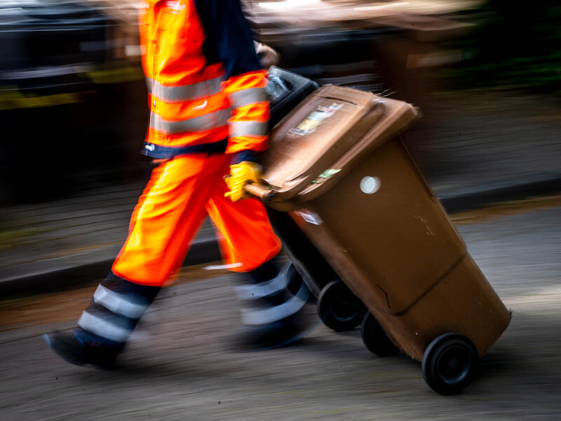 Vor allem Windeln können dafür sorgen, dass die Restmülltonne schneller voll ist. Im Landkreis Bad Kissingen gibt es dafür Zusatzsäcke – allerdings nur gegen Gebühr (Symbolbild). Vor allem Windeln können dafür sorgen, dass die Restmülltonne schneller voll ist. Im Landkreis Bad Kissingen gibt es dafür Zusatzsäcke – allerdings nur gegen Gebühr (Symbolbild).