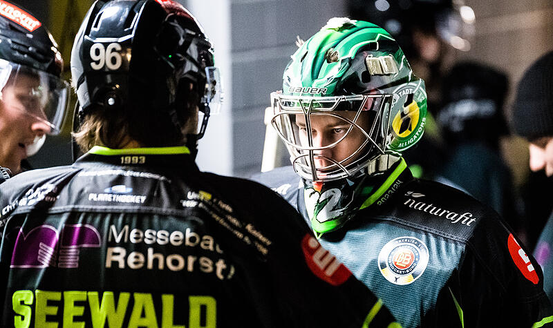 Höchstadter EC empfängt Hannover Scorpions in Spiel 2 Nico Zimmermann verhinderte in Hannover eine noch höhere Niederlage. Trotzdem gehen die Alligators mutig ins Play-off-Heimspiel gegen die Hannover Scorpions am Dienstag.