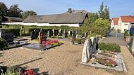 Auf dem Friedhof in Wittershausen hat die Gemeinde Grab-Einfassungen entfernen lassen. Dadurch wurde mehr Platz zwischen den Gr&auml;bern geschaffen.